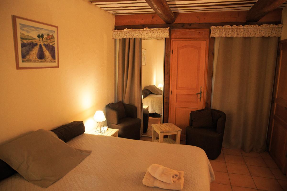 Bed and Breakfast Mas Des Vertes Rives Chateauneuf-de-Gadagne Экстерьер фото